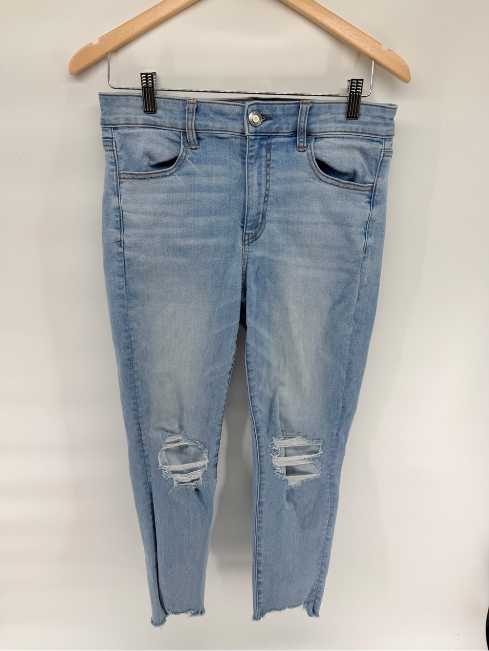 American Eagle Super Stretch Light Wash Distressed Skinny Jeans Size 10